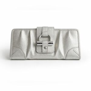 Vintage New York & company silver Vasual Chic wallet.